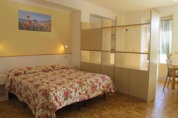 리조트 Aparthotel Villa Marinù