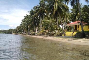 בית מלון כפרי Chilly Beach Resort Palawan
