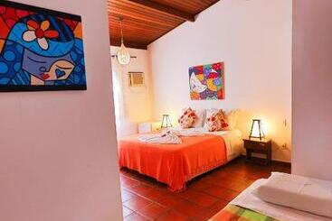 هاستل Pousada Enseada Dos Golfinhos