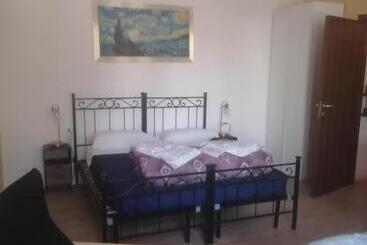 צימר Emmanueli65 Fronte Clinica Per 5 Matrimoniale 2 Singoli 1 Divano Letto