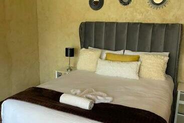 مبيت وإفطار House 156