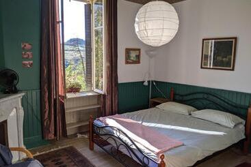 مبيت وإفطار Strawberry Hill