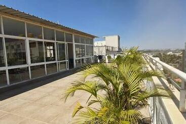 住宿加早餐  Compact Tea Square