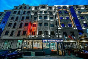 Mensen Hotel Baku