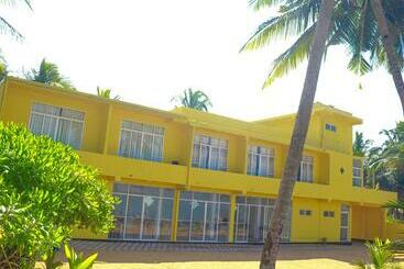 Oreo Beach Hotel Kalutara