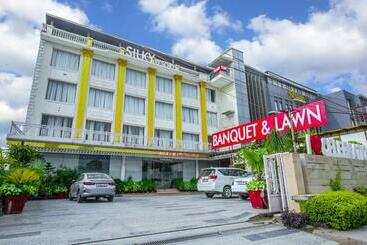 ホテル Silky  & Resorts