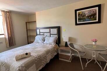 بنسيون Antara Hostal