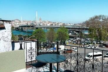 تختخواب و صبحانه Lumina Boutique