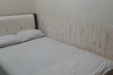 Отель Oyo 90939 Guesthouse Yansen Residence