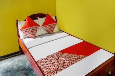 Otel Oyo Homes 90984 Kampung Wisata Ekologi Puspa Jagad