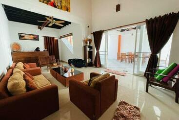پانسیون Aloha Inn
