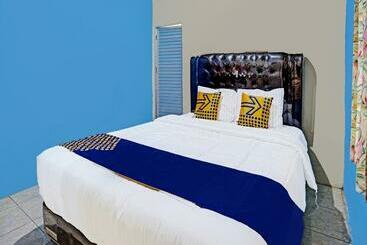 פנסיון Spot On 91312 Kost Arfa