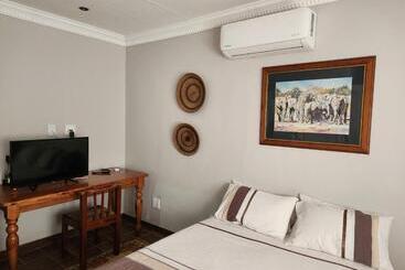 Пансион Tree Aloe Guest House