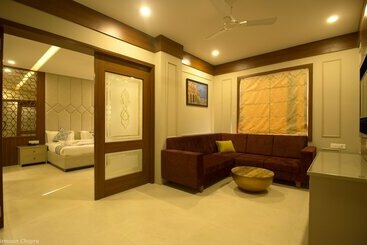 استراحتگاه Amritam Palace
