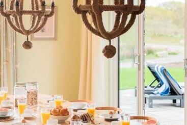 Курорт Herons House Sleeps 12, Heated Pool, Hot Tub, Sauna, Games Room 5 Star!