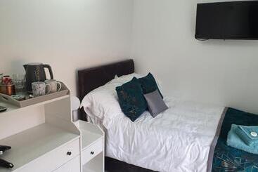 Общежитие The Wheatsheaf Inn