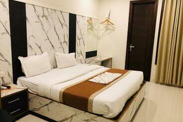 ホテル Motimahal Inn