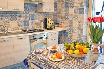 פנסיון Midway House Italy