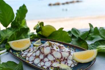 هتل آپارتمان Testa Di Monaco Basic Beach Accommodations