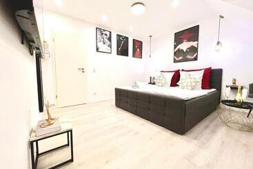 Bed and Breakfast Living Solution 24 Karlsruhe