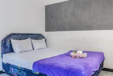 ホテル Kartini Guest House Near Alun Alun Probolinggo