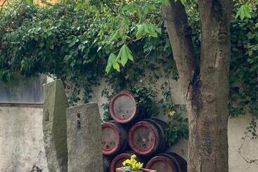 호스텔 Callm Aka Zum Goldenen Löwen Zu Nacht Bei Der Destillerie