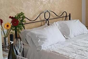 تختخواب و صبحانه Aquila Antica