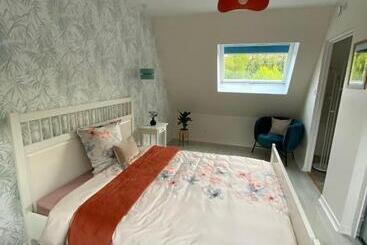 펜션 Domaine De Montloue   Relais Bien être