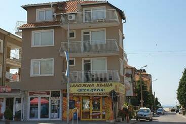 ペンション Guest House Taligarov