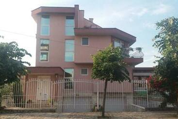 پانسیون Guest Rooms Deva