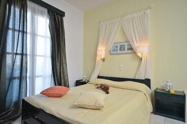 Birikos Studios & Apartments