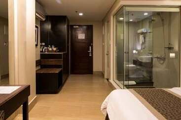 Goldberry Suites & Hotel Mactan