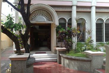 Hotel La Residencia Luzviminda Pensionne