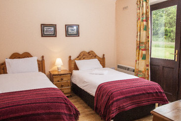 Hotel Old Killarney Village