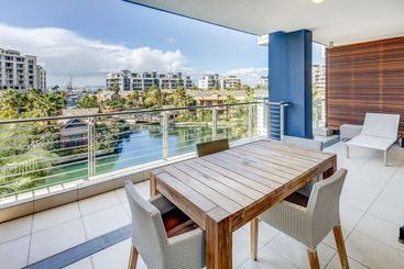 هتل V&a Waterfront Marina