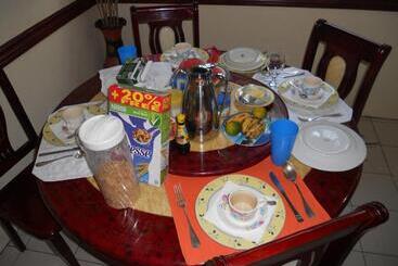 مبيت وإفطار Guesthouse Cavite