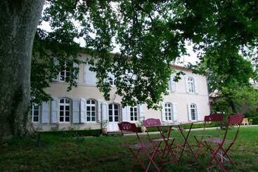 ベッドアンドブレックファースト Domaine De Lalande