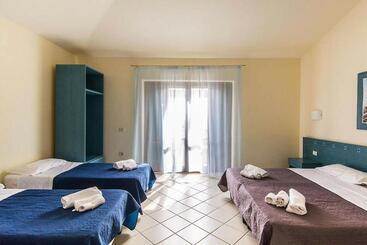 客栈  Villaggio Club Baia Di Dino