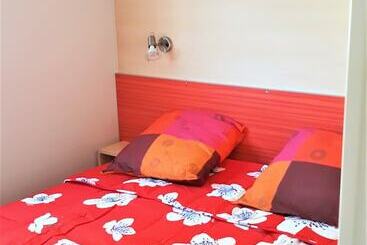Отель Mobil Homes Deux Chambres