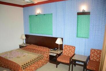 Sangam Hotel Muzaffarabad