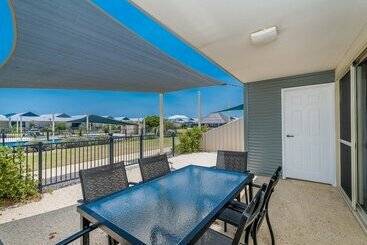 茅舍 Seafront Unit 50