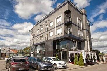 Garni Hotel Dash