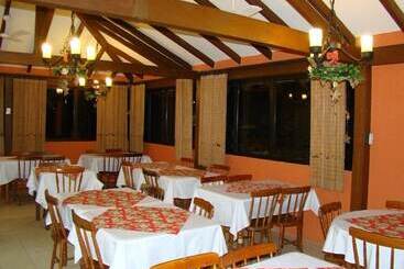 פונדק Pousada George S Village