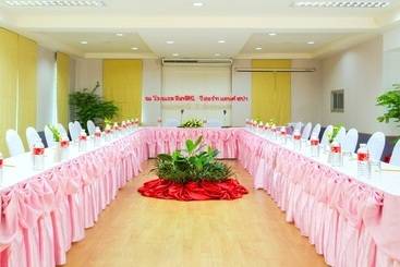 هتل Eastiny Resort & Spa