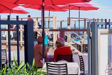 هتل La Cremaillere Hôtel Restaurant