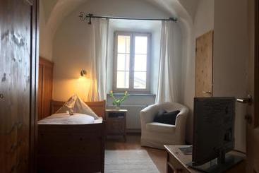 هتل Palazzo Mysanus Samedan