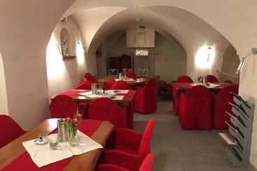 هتل Palazzo Mysanus Samedan