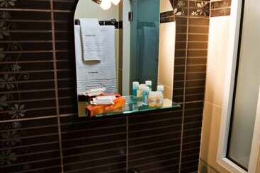 בית מלון כפרי Rg Status