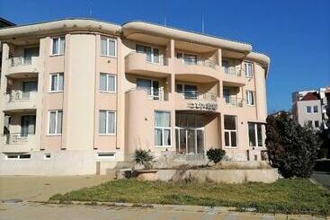 בית מלון כפרי Semeen Afrikana