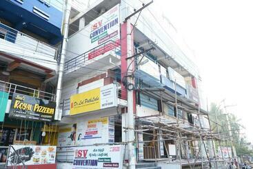 בית מלון כפרי Oyo 86229 S V Convention